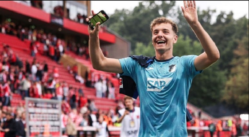 Fisnik Asllani lọt tầm ngắm của loạt ông lớn châu Âu